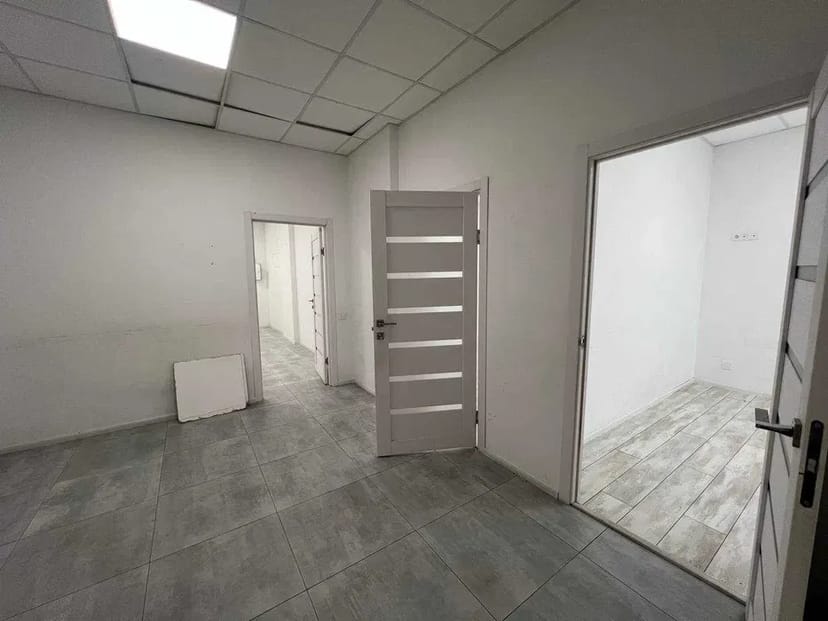 Фасадне комерційне приміщення 110 м² вул.Тернопільська, 21к