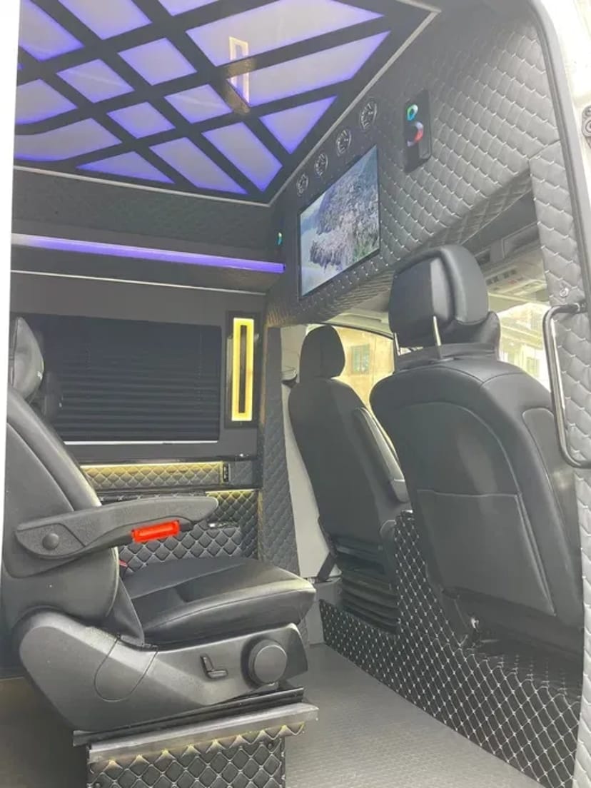 ВІП Трансфер в Європу. VIP transfer Ukraine - Europe від 400 €