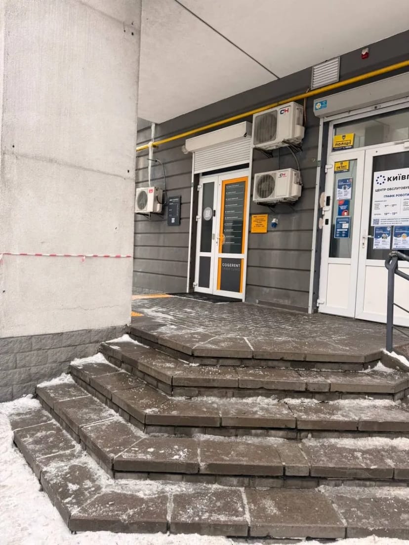 Фасадне приміщення 104 м2 на Лівобережній