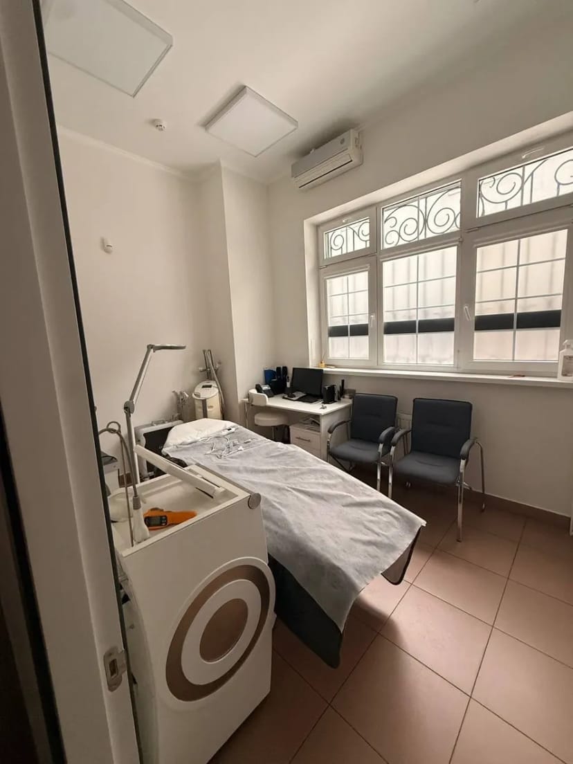 Фасадне приміщення 104 м2 на Лівобережній