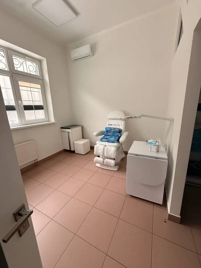 Фасадне приміщення 104 м2 на Лівобережній