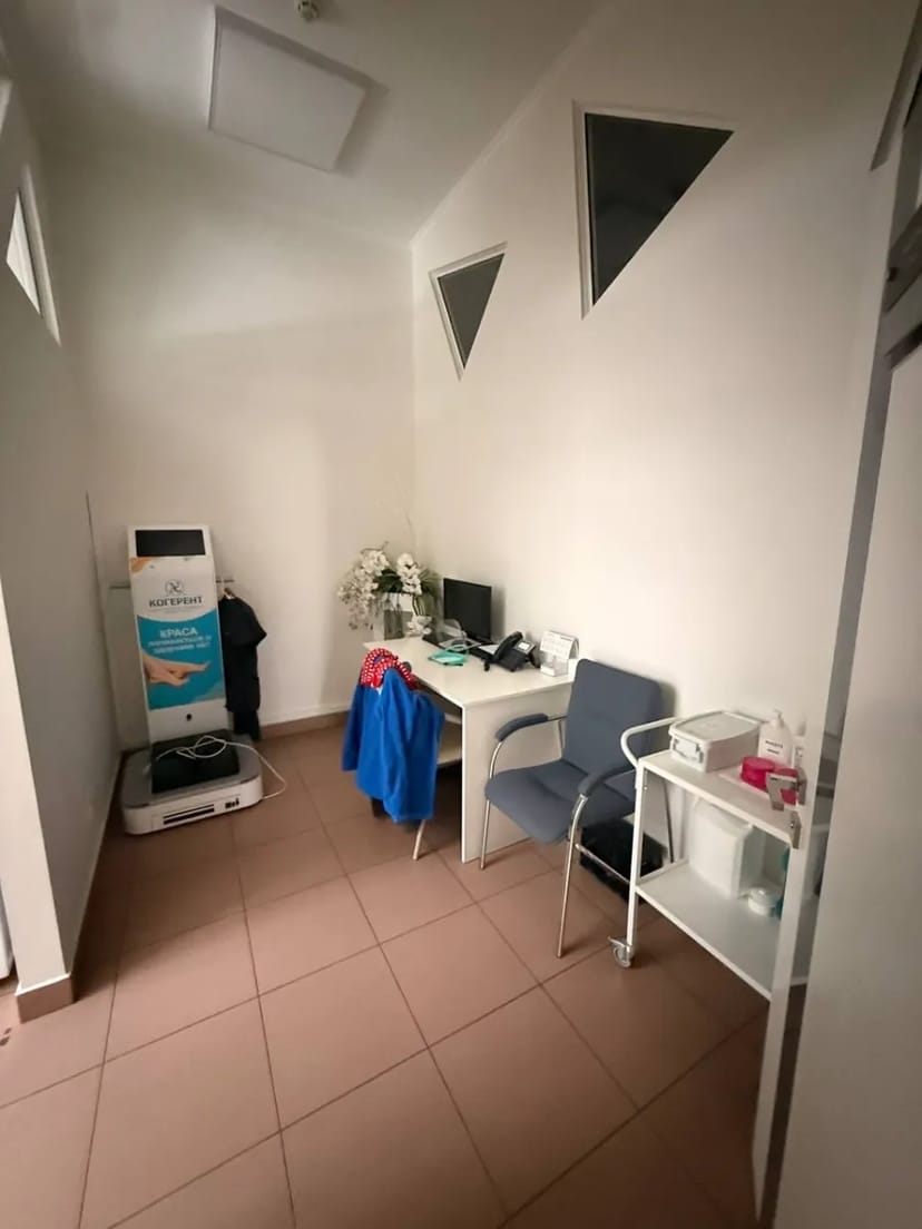 Фасадне приміщення 104 м2 на Лівобережній