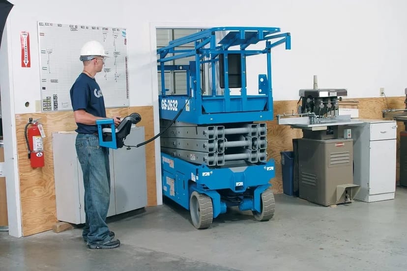 Підйомники для робіт на висоті, (ножичні, колінчасті)