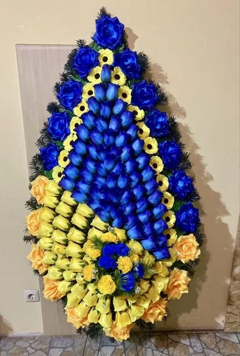 Виготовляємо вінок ритуальний жовто-блакитний великий штучний