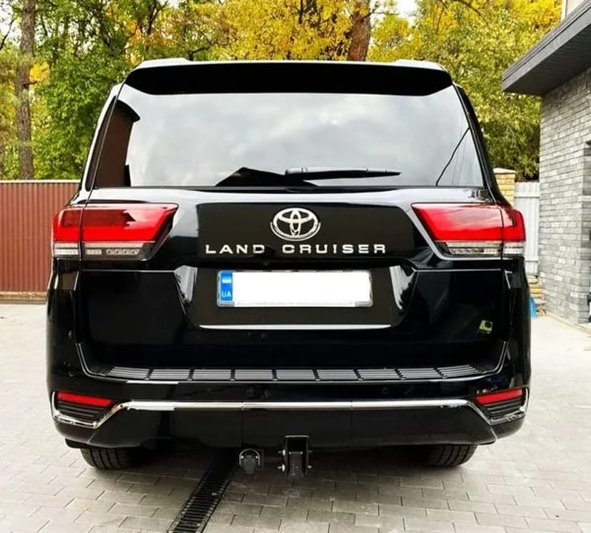 055 Авто на весілля Toyota Land Cruiser 300 з водієм