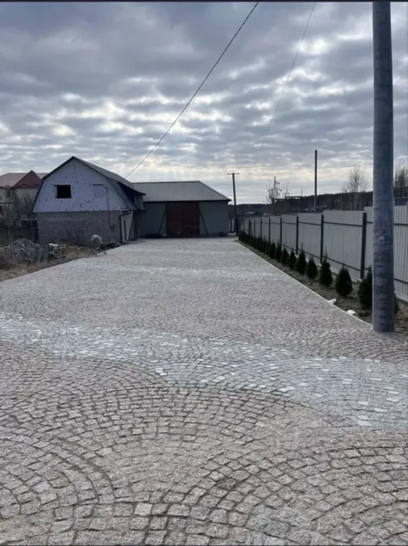 Нове бетонне складське приміщення