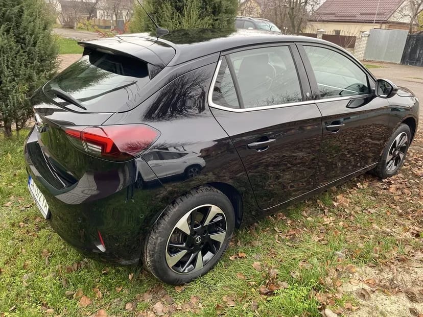 Автомобіль Opel Corsa E 2020 року. Електро, реальний запас ходу 280-300 (в залежності від манери їзди).