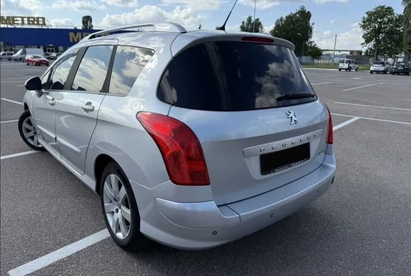 Авто Мерс, Інфініті, SKODA Шкода, Пежо, АУДІ, можливо з правом викупу