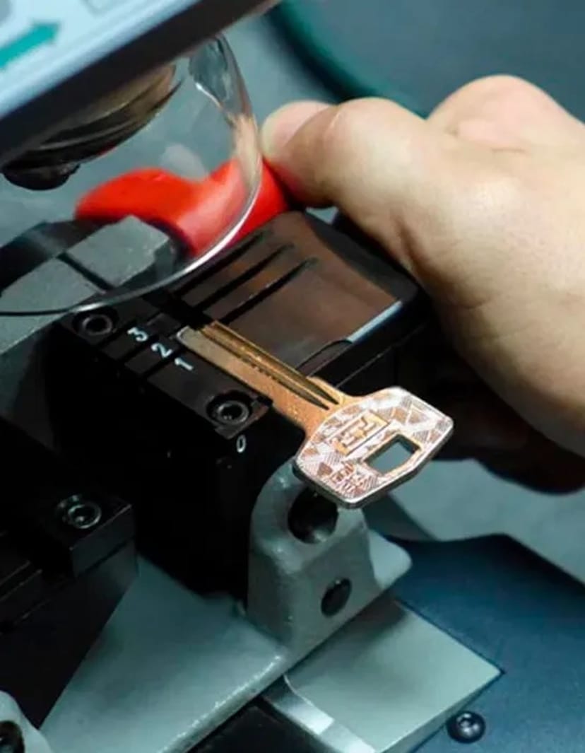 Аварійне відкриття замків квартир, офісів, гаражів, автомобілів, сейфів