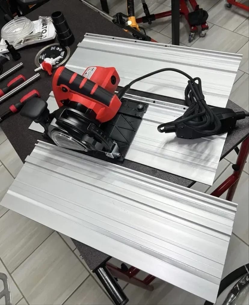 Плиткоріз YATO YT-821591 з направляючою Регулювання кута 45°