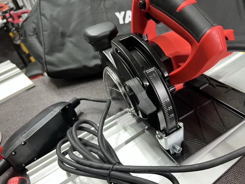 Плиткоріз YATO YT-821591 з направляючою Регулювання кута 45°