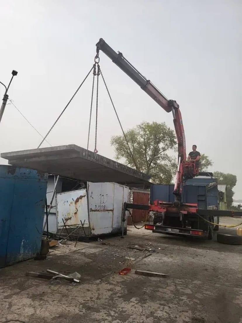 Послуги Кран-Маніпулятора: Швидка Доставка, Завантаження та Монтаж!