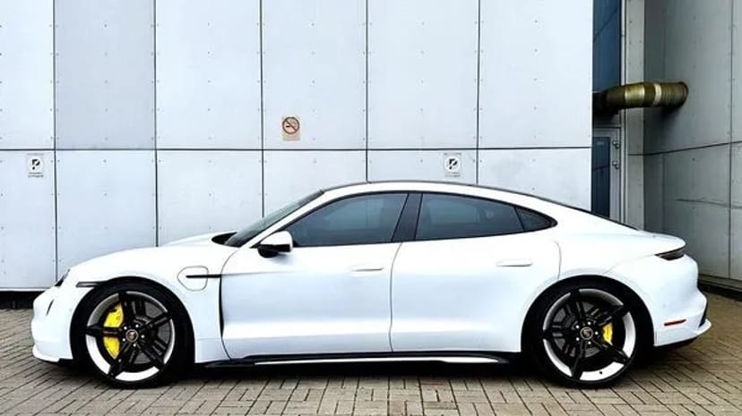 135 Porsche Taycan Turbo без водія в Києві