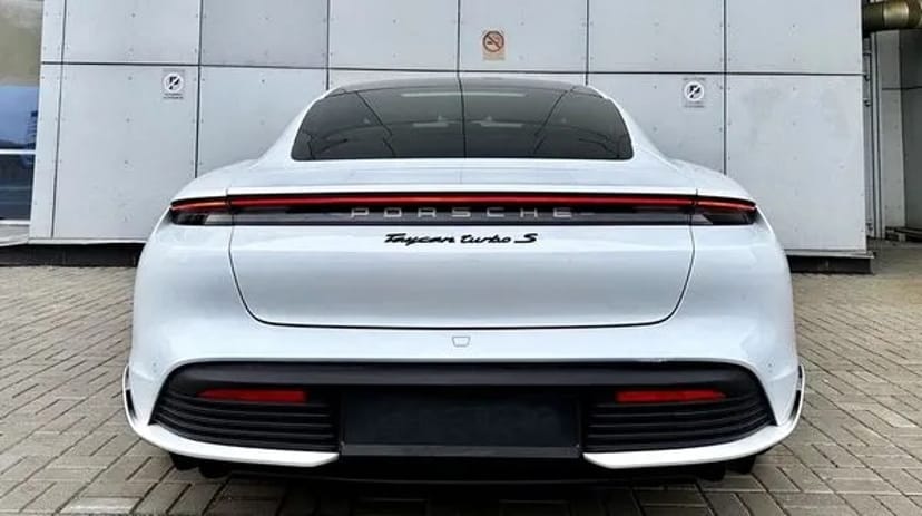 135 Porsche Taycan Turbo без водія в Києві