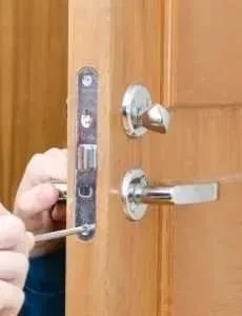 Мастер по дверным замкам: Ремонт, замена, установка. Опыт работы 30лет