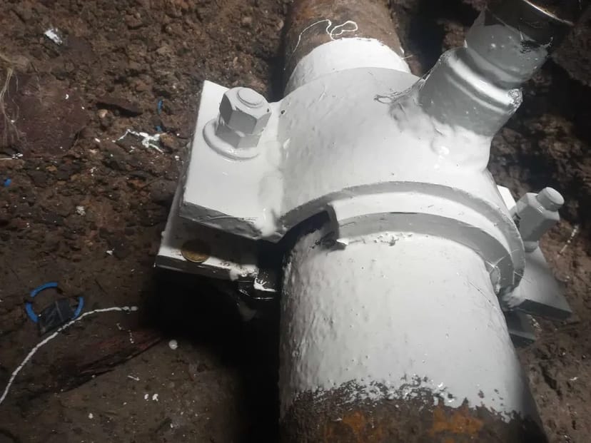 Аварійний ремонт, прокол під дорогою заміна хомутів, кранів під тиском