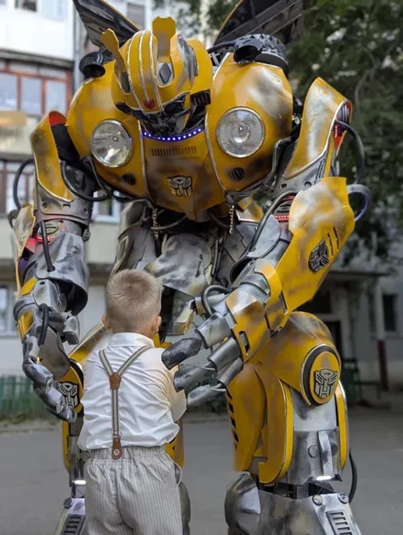 Трансформер Николаев Бамблби Аниматоры Поздравление, Робот