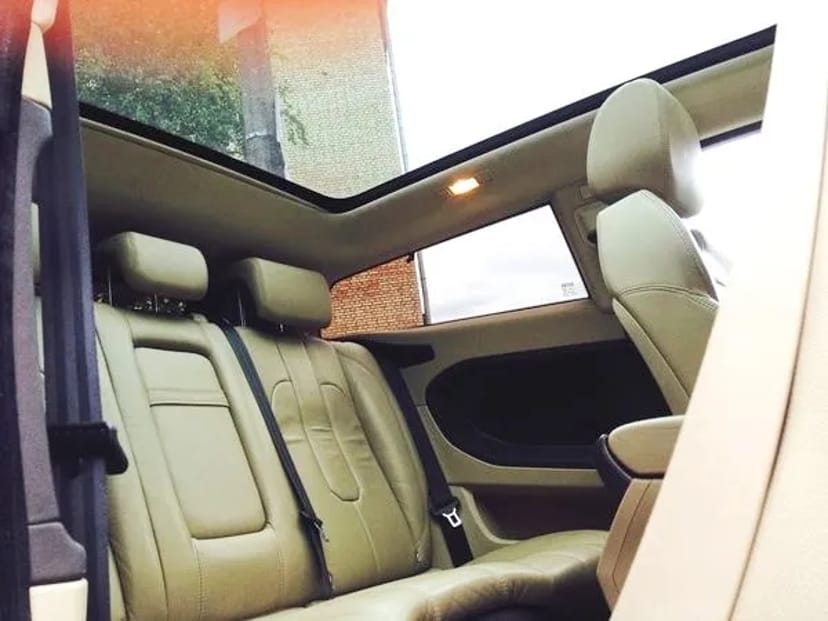 240 Позашляховик на весілля Range Rover Evoque Coupe