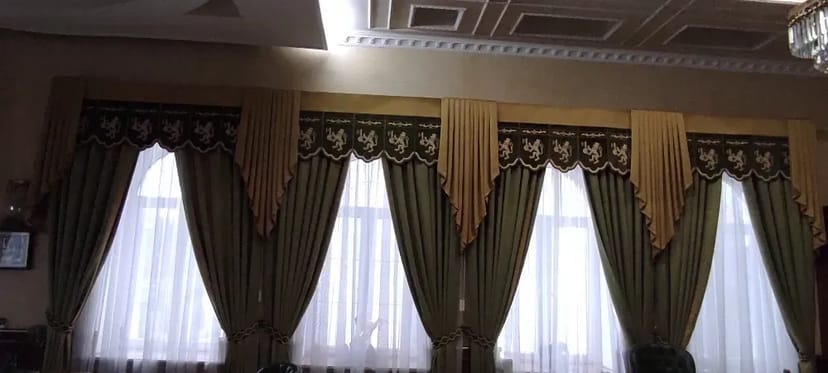 Стирка и химчистка штор «под ключ»: Снимаем, стираем, гладим!