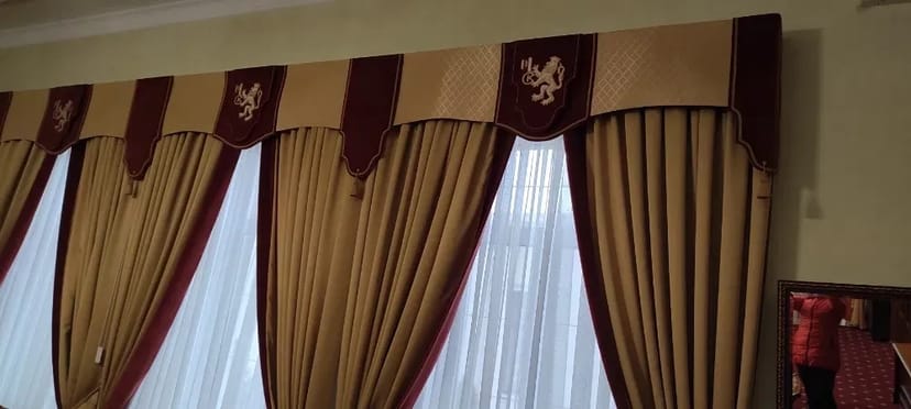 Стирка и химчистка штор «под ключ»: Снимаем, стираем, гладим!