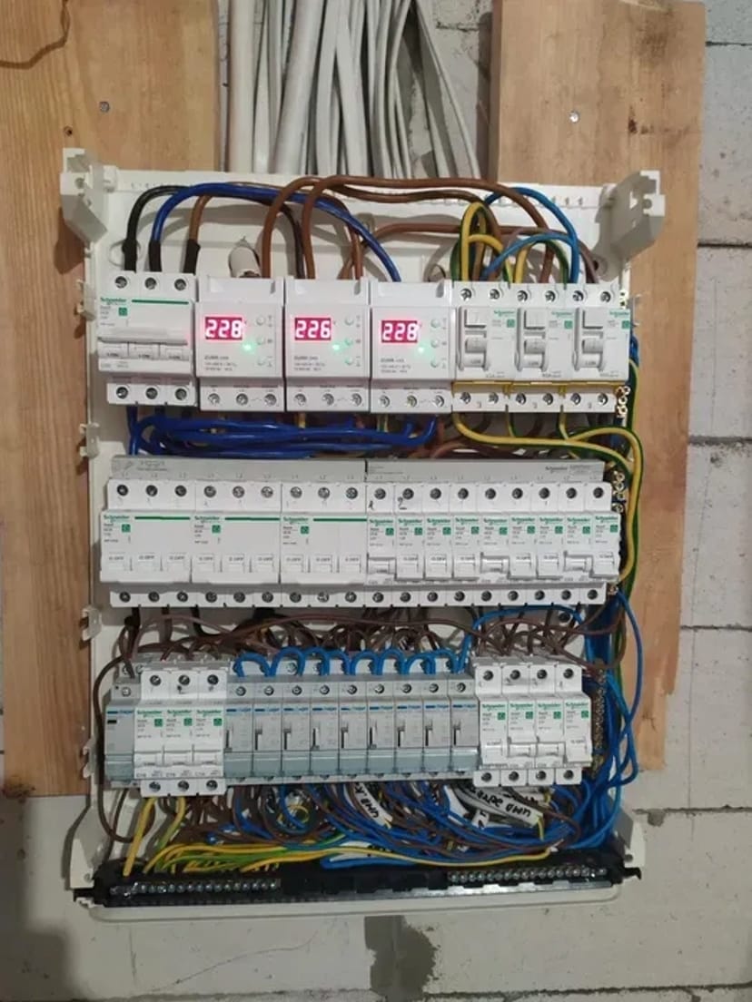 Електрика. Електромонтаж. Встановлення аварійного живлення. Інвертор з ак