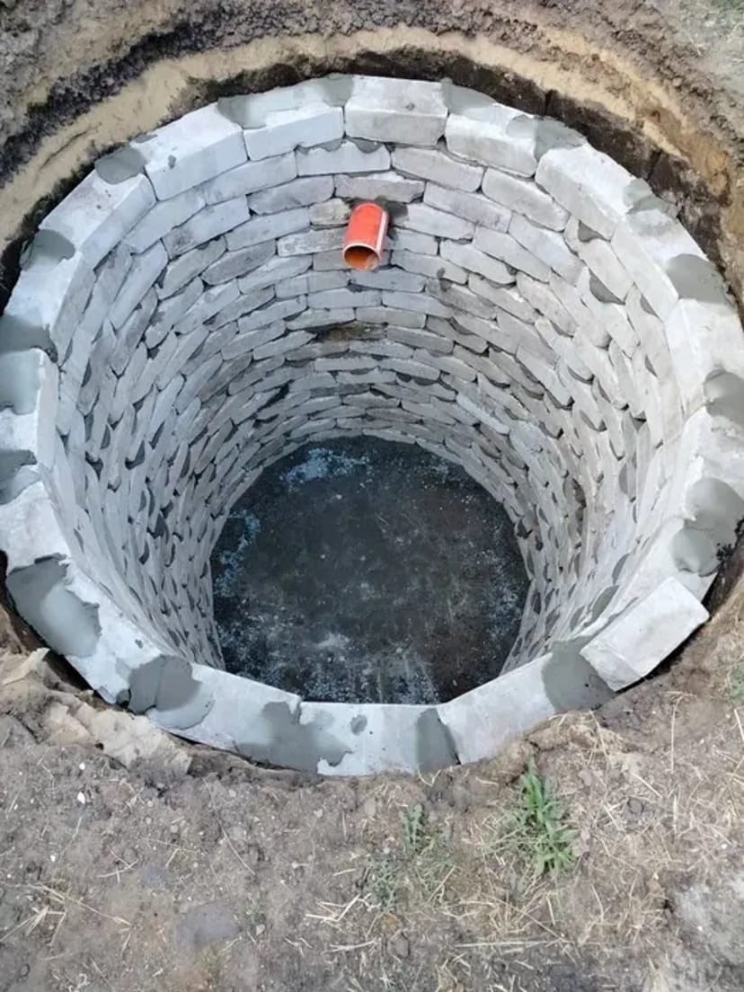 Зливні ями та септики під ключ. Каналізація, маніпулятор