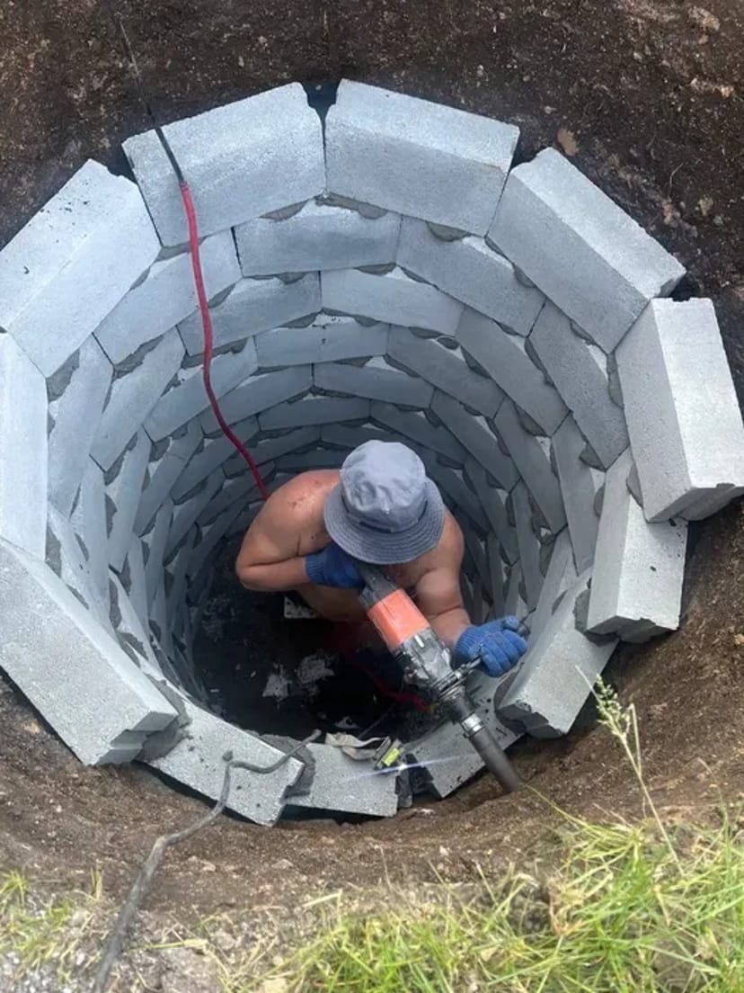 Зливні ями та септики під ключ. Каналізація, маніпулятор