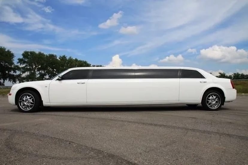 014 Лімузин на весілля Chrysler 300C Limo white 