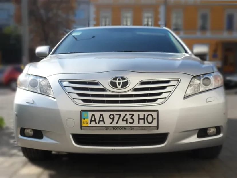 156 Авто на весілля Toyota Camry срібляста