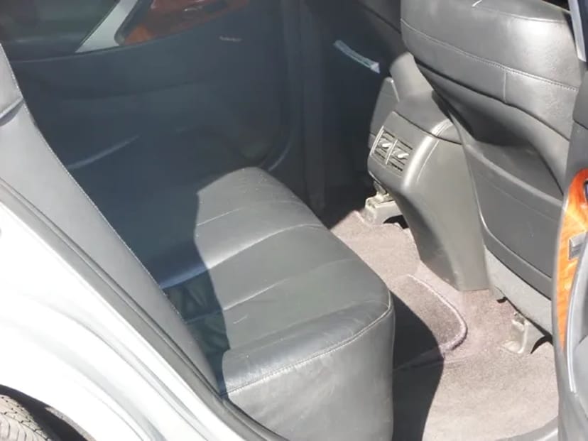 156 Авто на весілля Toyota Camry срібляста