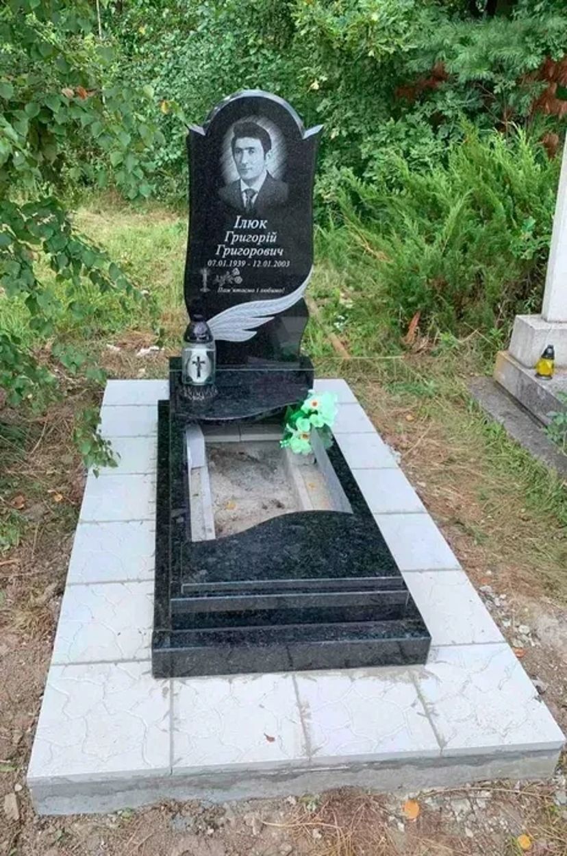 Бюджетні Пам’ятники від Виробника: Виготовлення, Якісна Гравіровка та Монтаж під Ключ!