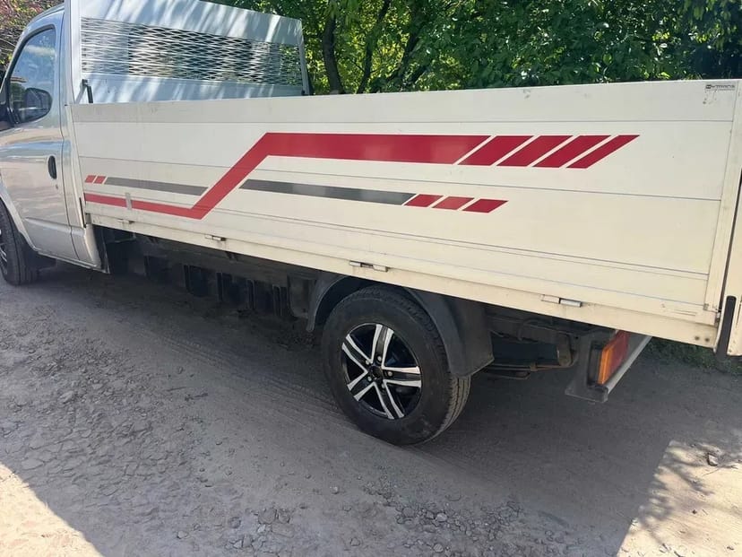 Вантажні перевезення до 2 тонн