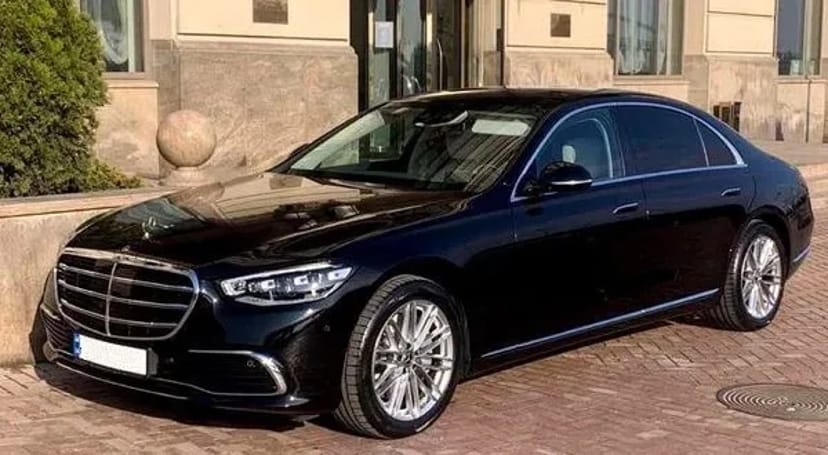 322 Mercedes 223 S-класу з водієм на весілля