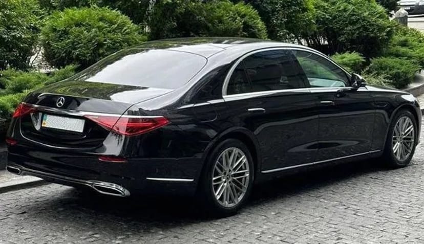 322 Mercedes 223 S-класу з водієм на весілля