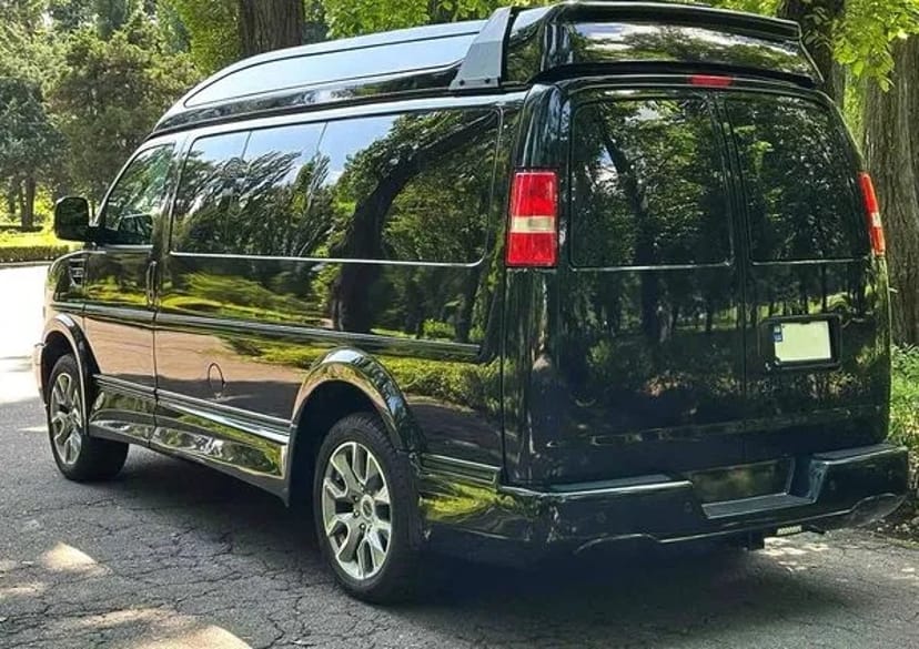 378 Мікроавтобус на весілля Chevrolet Express