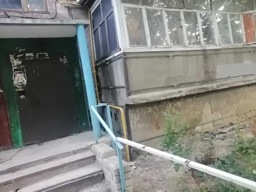 Стяжка будинку, підсилення фундаменту, будівельні роботи, стягування будинку