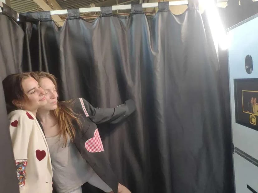 Фотобудка, Фотодзеркало, Фотобокс . Яскраві Фото для Вашого Свята!