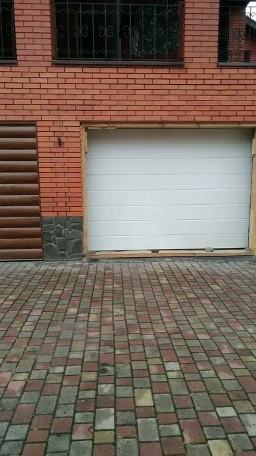 Якісний ремонт секційних воріт Hormann та Riterna будь-якої складності