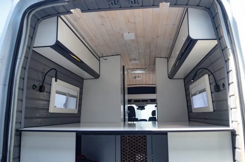 Переобладнання авто під ключ: спецтранспорт, пасажирські, катафалки, будинки на колесах.