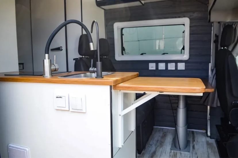 Переобладнання авто під ключ: спецтранспорт, пасажирські, катафалки, будинки на колесах.