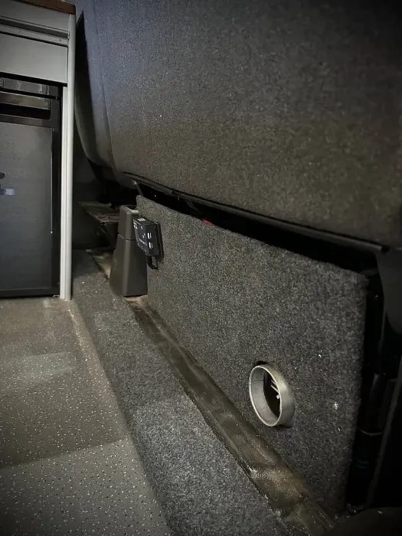 Переобладнання авто під ключ: спецтранспорт, пасажирські, катафалки, будинки на колесах.