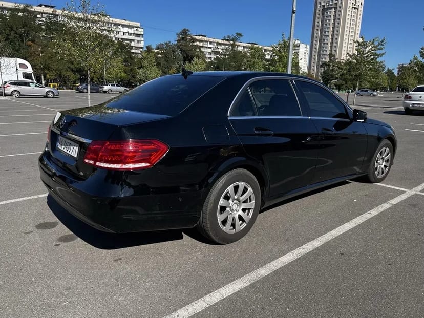 Авто Mercedes-Benz E 200