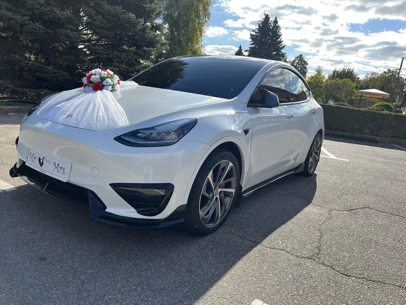 Авто на ваше свято Tesla MY