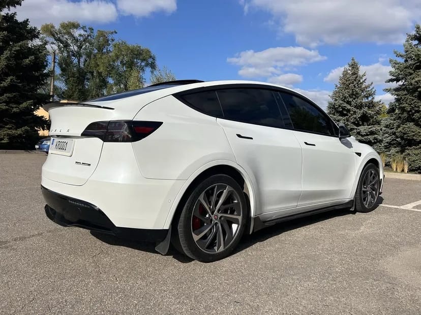 Авто на ваше свято Tesla MY