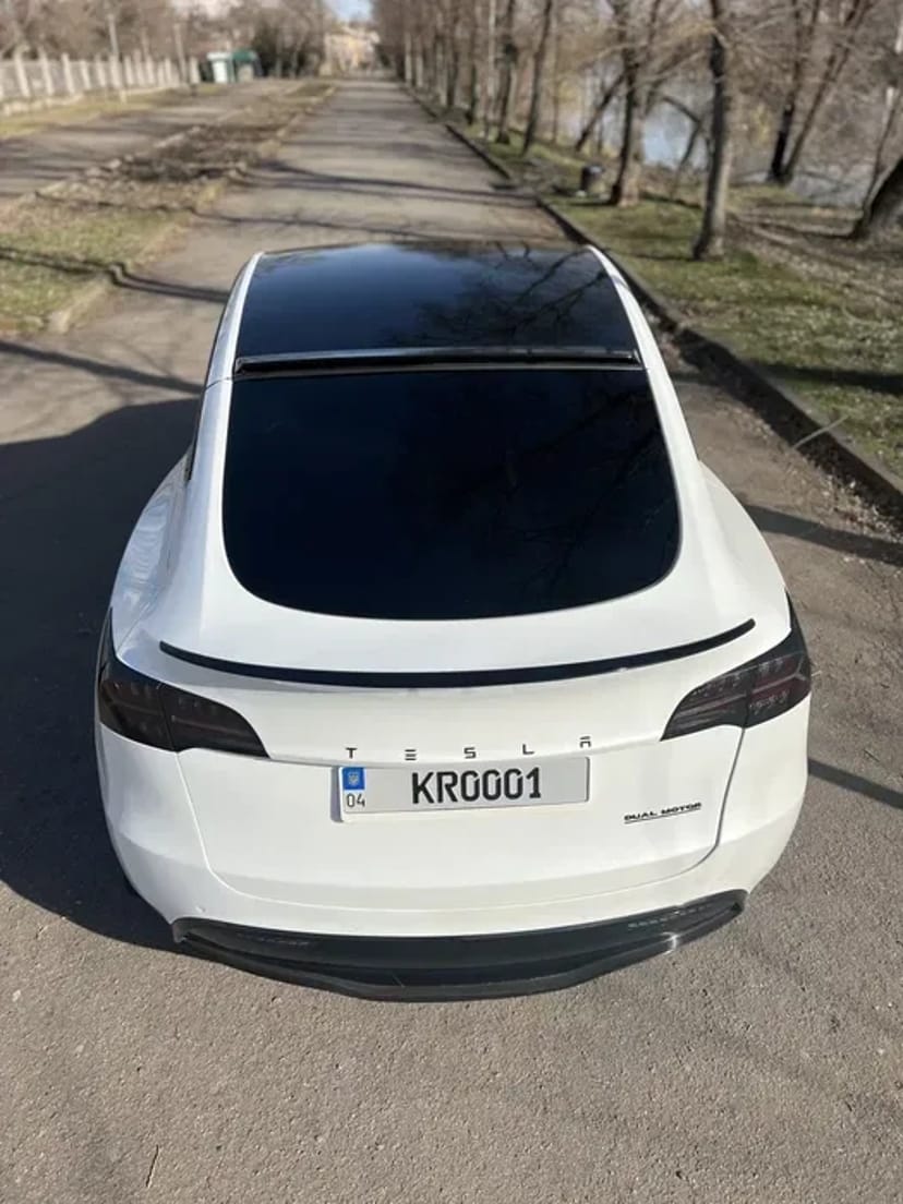 Авто на ваше свято Tesla MY