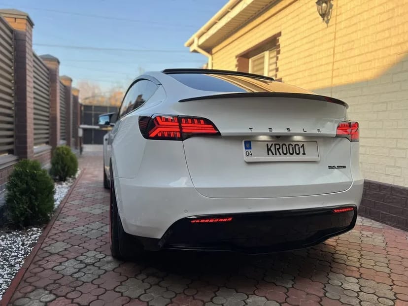 Авто на ваше свято Tesla MY