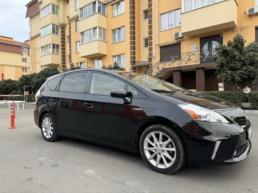 Авто toyota prius гібрид газ 6 літрів 100 км