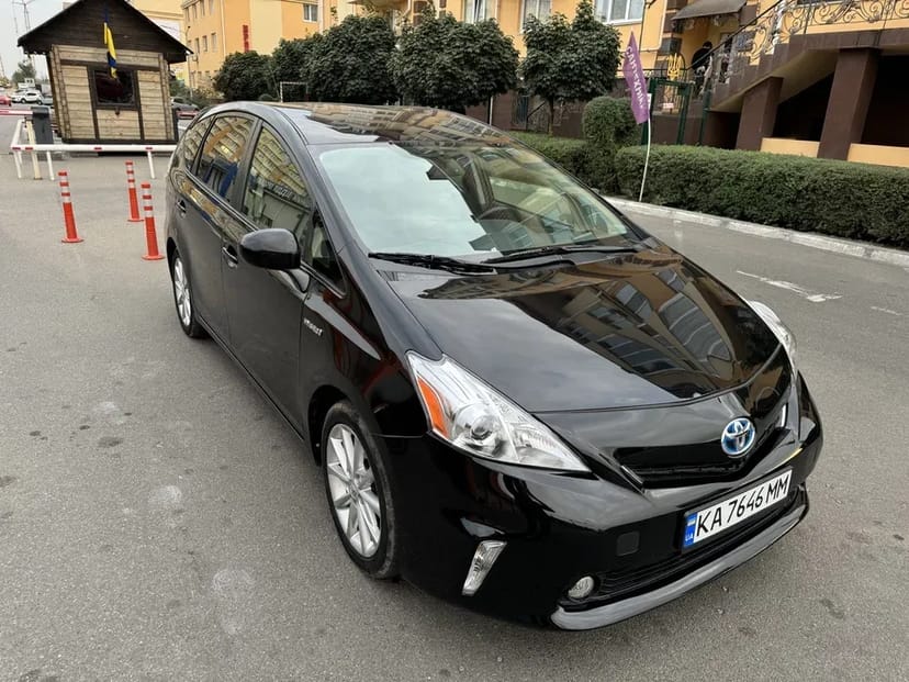 Авто toyota prius гібрид газ 6 літрів 100 км