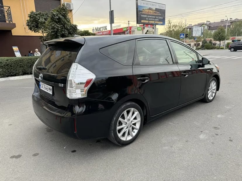 Авто toyota prius гібрид газ 6 літрів 100 км