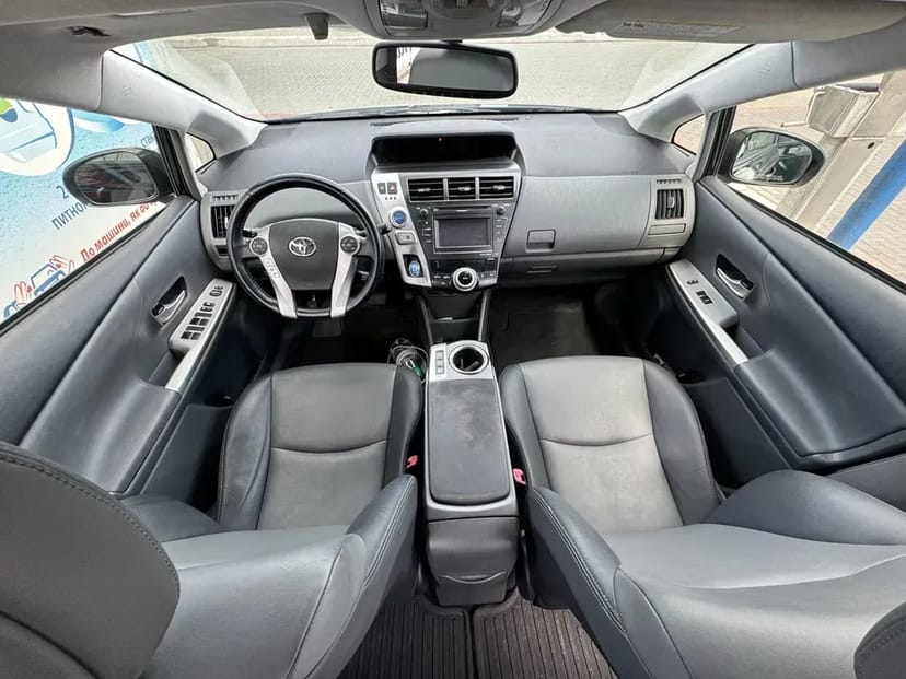 Авто toyota prius гібрид газ 6 літрів 100 км